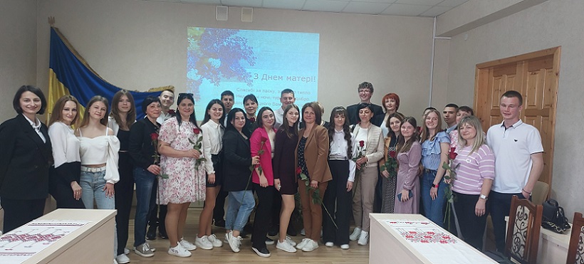 Вітаємо МАТУСЬ!